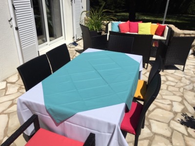 Nappe blanche 140x250 100% pol et carrée 135x135 Turquoise 100% cot