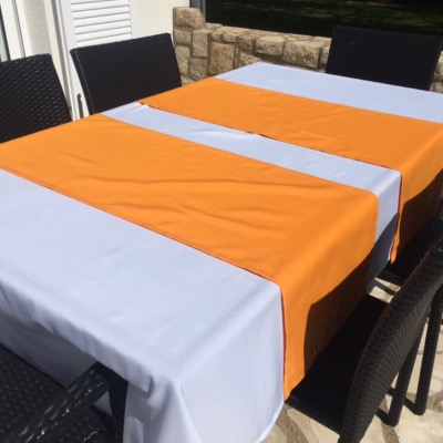 1 Nappe 140x250 blanche 100% pol + 2 chemins de table 40x135 jaune 100% pol